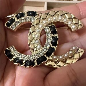 Elegant Gold and Black Brooch with Crystals and Pearls